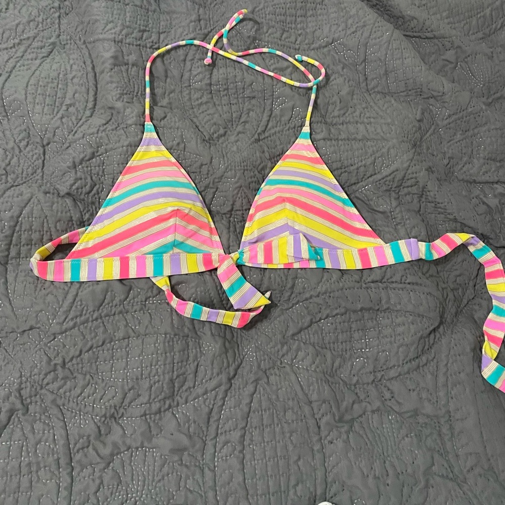 Victoria’s Secret halter triangle padded bikini top. Ties in back.